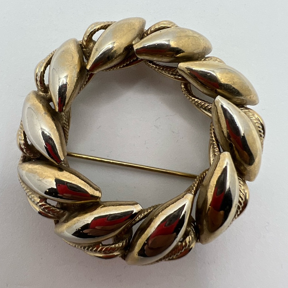 Vintage Gold Tone wreath brooch pin modernist jewelry for women men Holiday Gift